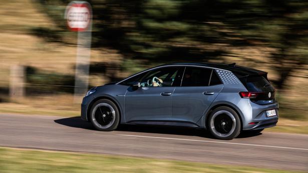 Der stiller 26 nye bilmodeller op til Årets Bil i Danmark 2021., heraf VW ID.3, som er en af otte elbiler i kåringen. Fotos: Lars Krogsgaard