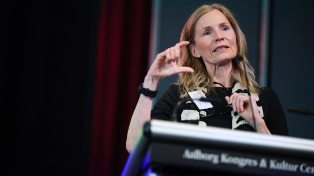 Signe Krogstrup var én af tre hovedtalere til foreningen Lokale Pengeinstitutters årsmøde torsdag. Foto: Claus Bjørn Larsen