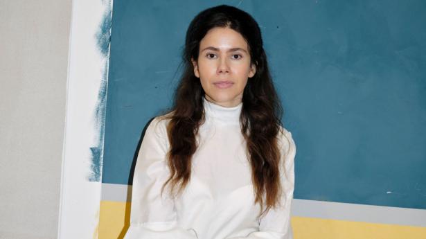 37-årige Sanne Cigale Benmouyal er vært på DR-radioprogrammet “Hemmeligheder”, hvor hun selv og en kendt gæst lytter til og diskuterer hemmeligheder, som danskerne sender ind. Hun bor nord for København med sin kæreste og datter.