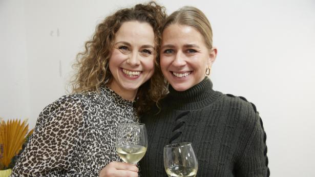 Charlotte Benzing (t.v.) med Dorothee Wörner. Foto: PR