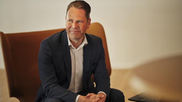 Anders Stensbøl Christiansen, der er investeringsdirektør i Velliv, forklarer, at en bred investeringsstrategi er årsagen bag, at Velliv har leveret et dårligere afkast end konkurrenterne i årets første kvartal. PR-foto.