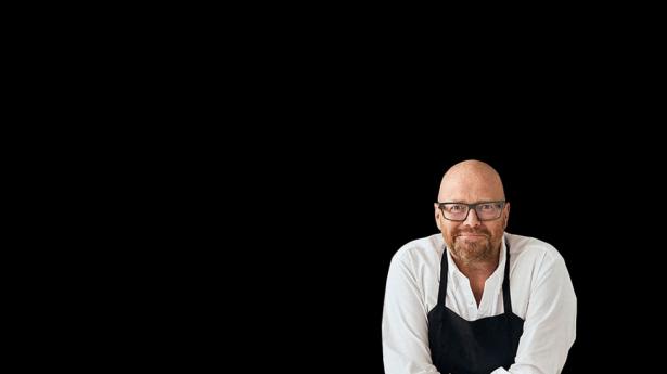 Paul Cunningham, køkkenchef med to michelinstjerner, har lavet en burger til McDonald's, som er ved at være udsolgt. PR-foto