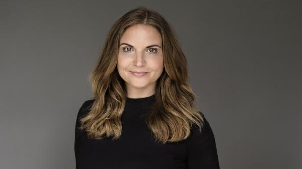 Anne Kirstine Cramon er kommunikationsrådgiver, debattør og podcastvært. I bogen “Manual til dårlig stemning”, der udkommer 1. februar, dykker hun ned i 22 fordomme om kvinder. PR-foto