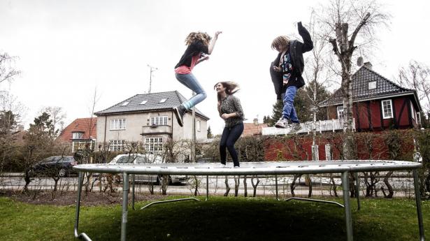 Hele tre ud af fire boligejere melder enten pas eller svarer forkert, når de bliver spurgt om, hvornår de nye boligskatter, der ophæver de seneste tyve års skattestop, træder i kraft. Arkivfoto: Jeppe Bjørn Vejlø/Ritzau Scanpix