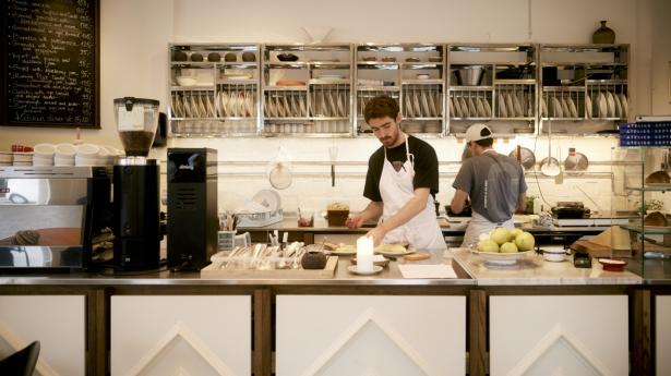 Atelier September er en hyggelig og smart café med et højt madmæssigt kvalitetsniveau. Foto: Jonas Pryner Andersen