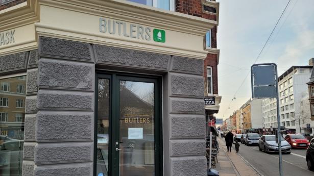 Butlers driver otte renserier, bl.a. her på Frederiksberg, hvor kunderne bliver mødt af en lukket butik og en besked om konkursen ved indgangen. Foto: Jonas Lund