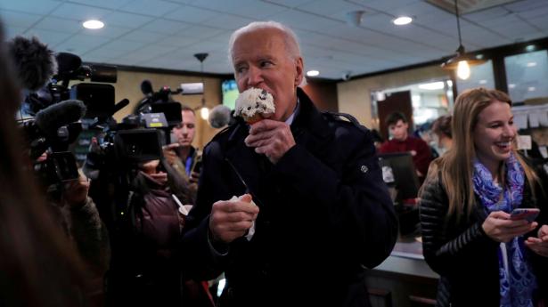 Joe Biden tager aldrig en lille én, men gerne en stor is. Foto: Carlos Barria/Reuters/Scanpix.
