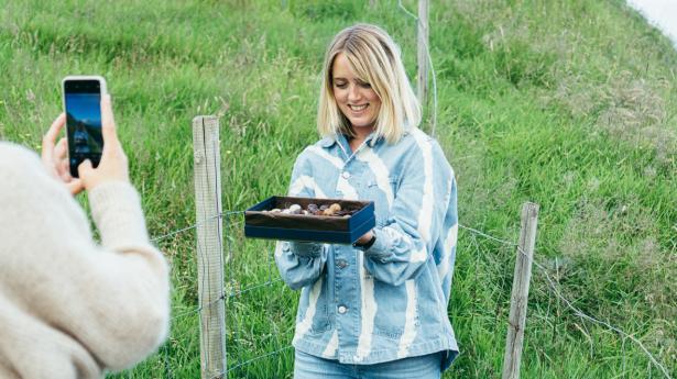 Cindie Christiansen, der er indehaven er af Foods of Copenhagen, forsøger at samle madvirksomheder om at lave en madgave til hjemmearbejdende danskere. Hun er én blandt mange idérige selvstændige. PR-foto