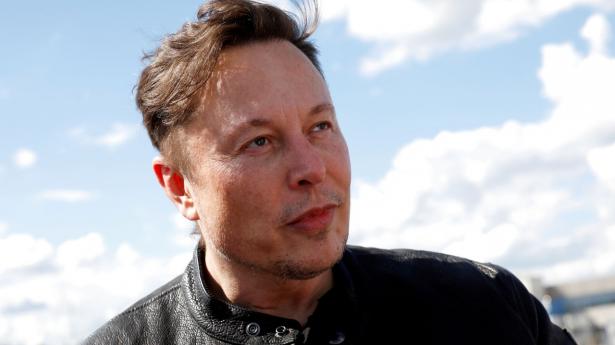 Elon Musk overvejer at sælge 10 pct. af sine Tesla-aktier og spørger i en afstemning på Twitter sine følgere til råds. Arkivfoto: Michele Tantussi/Reuters/Ritzau Scanpix