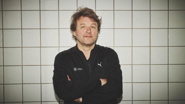 Vinhandler John Krøigaard-Larsen, ejer af Theis Vine, ser muligheder i Sverige. Han har hyret virksomheden Makes You Local til at opbygge og drive en svensk webshop. Foto: Jonas Pryner Andersen