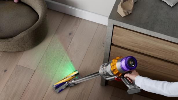 En grøn laser på rullehovedet afslører støv og andet skidt, der ellers var gået uset hen. PR-foto