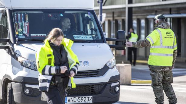 De danske grænser lukkede 14. marts. Her er det grænseovergangen ved Rødby. Nu er Danmark blandt den sidste håndfuld lande i EU, der ikke genåbner alle interne grænser i løbet af juni. Arkivfoto: Mads Claus Rasmussen/Ritzau Scanpix