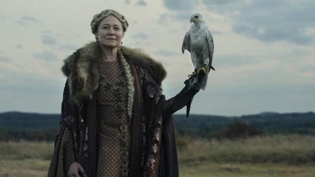 Trine Dyrholm spiller endelig en rigtig dronning, og det gør hun naturligvis nuanceret og troværdigt. “Margrete den Første” bliver derfor en inciterende film. PR-foto