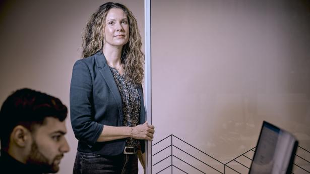 Charlotte Bech Fribert, partner i Pharma IT, prøver at skabe en god kultur i virksomheden ved bl.a. at huske at ringe til sine medarbejdere, invitere dem til kaffemøder og holde sociale arrangementer efter arbejde. Foto: Steven Achiam