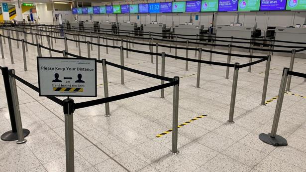 Tomme check-in-skranker i Gatwick, hvor British Airways har indstillet sine flyvninger.