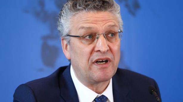 Lothar Wieler er leder af Robert Koch Instituttet (RKI), som er den tyske stats organ for infektionssygdomme. RKI siger nu, at smittetrykket med coronavirus stiger i Tyskland. (Arkivfoto)