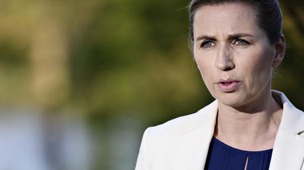 - Når vi ikke åbner alt, så er det fordi, vi ikke måre gøre for meget på en gang, siger statsministeren til TV2 Nyhederne. (Arkivfoto).