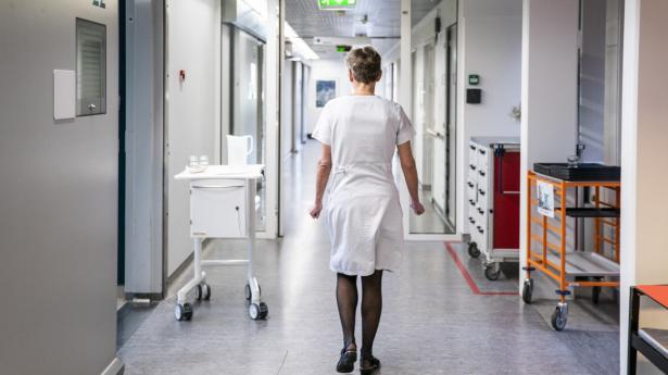 95 ansatte på hospitaler har anmeldt coronavirus som arbejdsskade. Anmeldelserne omfatter dels sager om selve sygdommen Covid-19. Men de tæller også for eksempel sager om allergi på grund af brug af værnemidler. (Arkivfoto).