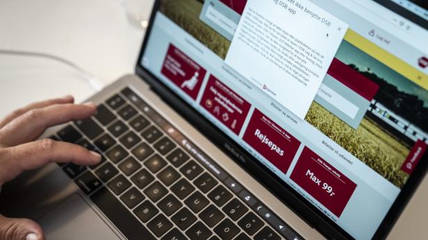 Ifølge DSB's pressevagt regner man med, at de resterende rejsepas bliver solgt fredag. Onsdag er salget gået lidt langsommere, da der er tekniske problemer med selskabets salgssystemer. Problemet opstod onsdag eftermiddag.