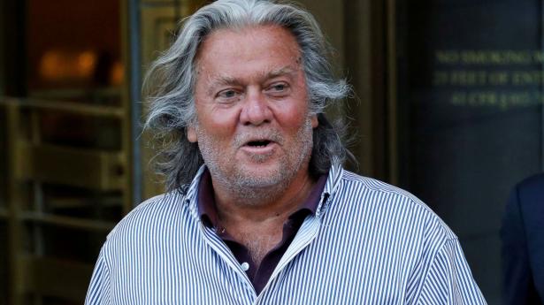 En amerikansk dommer afgjorde mandag, at en retssag om svindel indledes mod Steve Bannon, en tidligere toprådgiver for præsident Donald Trump, den 24. maj næste år.