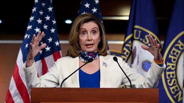 Nancy Pelosi, lederen af de demokratiske flertal i Repræsentanternes Hus, mener fortsat, at Det Hvide Hus ikke kommer med tilstrækkeligt med penge. Derfor faldt der heller ikke torsdag en aftale om en hjælpepakke på plads. Arkivfoto: Erin Scott/Reuters