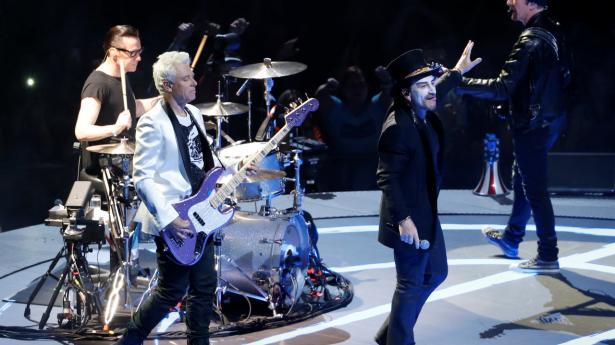 U2 er efterhånden mænd omkring de 60. Men der er stadig krummer i bandet, der her er fotograferet under en koncert i Californien i 2018.