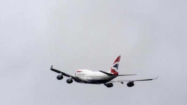 Hvis der kommer en luftkorridor mellem London og New York, kan British Airways igen få gang i en af de ruter, som har været travl for selskabet. Men det er slut med at flyve til New York i en af selskabets jumbofly. Den 8. oktober lettede selskabets to sidste Boeing 747-400 fra Heathrow i London for aldrig at vende tilbage igen. De trækkes ud af flåden på grund af coronakrisen, der har været meget hård ved flyselskaberne.