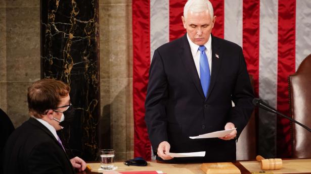 Vicepræsident Mike Pence har den formelle pligt til at udråbe USA's kommende præsident og vicepræsident efter optællingen i Kongressen. Foto: Pool/Ritzau Scanpix
