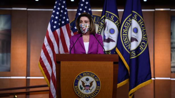 Den demokratiske flertalsleder i Repræsentanternes Hus, Nancy Pelosi, opfordrer til, at vicepræsident Mike Pence udløser den 25. tilføjelse til forfatningen og fjerner præsident Donald Trump øjeblikkeligt. Foto: Brendan Smialowski/Ritzau Scanpix