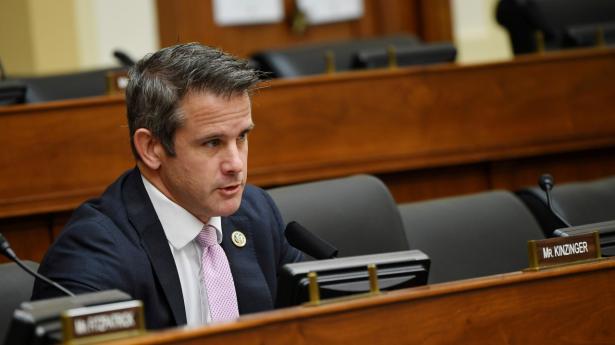 Adam Kinzinger er blandt de republikanske medlemmer af Repræsentanternes Hus, som ønsker at se præsident Donald Trump blive stillet for en rigsret. (Arkivfoto)