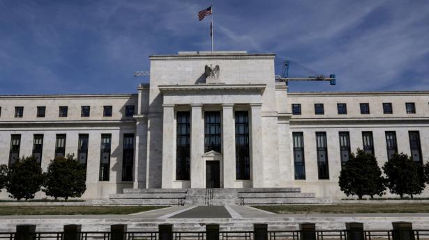 Investorerne sidder i venteposition, inden den amerikanske centralbanks todages rentemøde, der starter tirsdag, og som afsluttes onsdag med rentemeldingen og et pressemøde. Foto: Brendan Mcdermid/Reuters