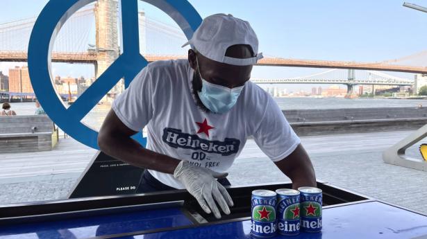 Bryggerierne Heineken og AB InBev har begge haft fremgang i salget i første halvdel af 2021. Arkivfoto: Staff/Reuters