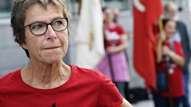 Ifølge formand for Dansk Sygeplejeråd Grete Christensen er der brug for hjælp udefra til at løse konflikten med arbejdsgiverne. Her ses hun efter et orienteringsmøde 11. august. (Arkivfoto)
