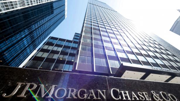 JPMorgan Chase leverede bedre end ventede kvartalstal, men udsigten til stigende omkostninger betød kursfald onsdag. Arkivfoto: Johannes Eisele/Ritzau Scanpix
