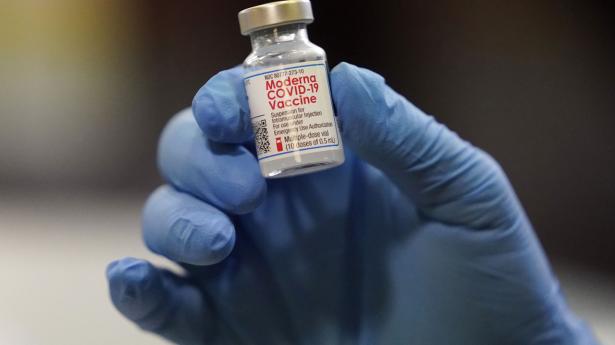Nu anbefaler FDA, at færdigvaccinerede borgere i visse grupper kan få et tredje stik med vaccinerne Moderna (billedet) eller Johnson & Johnson – også selv om de i første omgang blev vaccineret med en helt anden vaccine. (Arkivfoto)