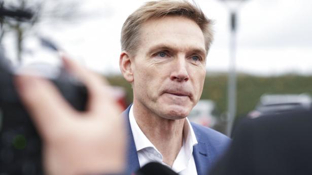 Kristian Thulesen Dahl siger mandag i P1, at svindelsagen, der kom frem i 2016, var et knæk for partiet, som det ikke er kommet sig over.