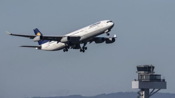 Det tyske luftfartsselskab Lufthansa Group forventer at måtte flyve 18.000 halv- og heltomme ture over vinteren med de nuværende EU-reguleringer. (Arkivfoto)
