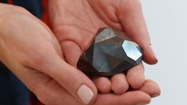 Denne diamant vil blive sat på auktion i begyndelsen af næste måned.