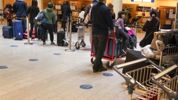 SAS har mandag i et brev til de strejkende meddelt, at det betragtes som en opsigelse, hvis de ikke inden midnat mandag bekræfter, at de møder som planlagt tirsdag og genoptager arbejdet.