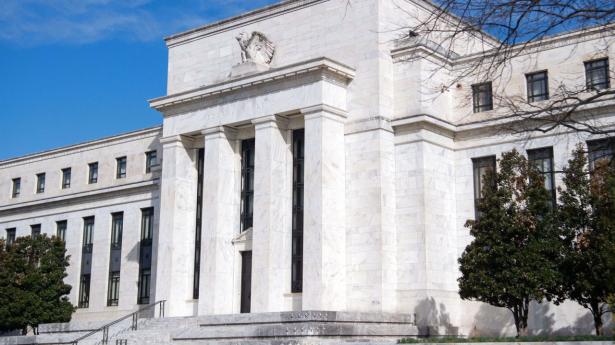 Federal Reserve, den amerikanske centralbank, har signaleret en perlerække af renteløft de næste knap to år, men det vurderes, at USA's økonomi har robustheden til at håndtere det. Arkivfoto: Saul Loeb/Ritzau Scanpix