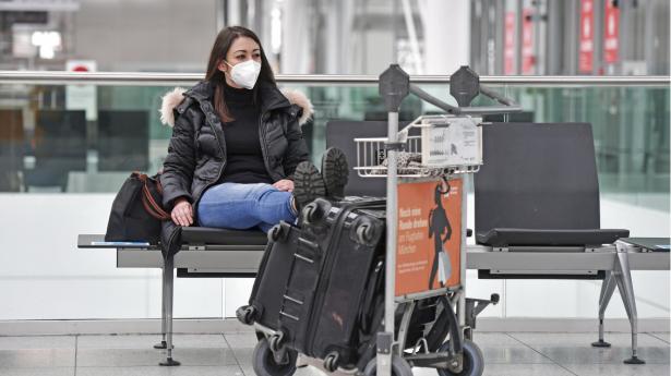 EU fjerner fra mandag en anbefaling om brug af mundbind i europæiske fly og lufthavne :Arkivfoto: Frank Hoermann / Sven Simon/Ritzau Scanpix