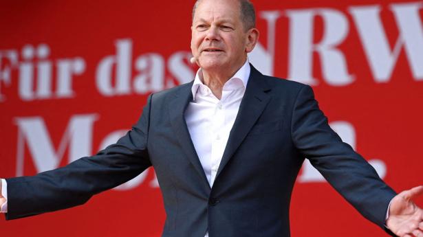 Den tyske forbundskansler, Olaf Scholz, var under valgkampen i Nordrhein-Westfalen for at hjælpe de lokale socialdemokrater. Billedet er fra et vælgermøde i Köln den 13. maj. Men det ser ud til, at SPD har fået et skidt valg.