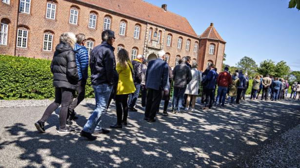 Inger Støjberg markerer afslutningen på de 60 dages ubetinget fængsel med en fest på Visborggaard Slot uden for Hadsund.