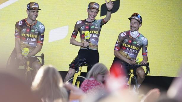 Det nok største bifald i Tivoli tilfaldt Jonas Vingegaard, der er en af Jumbo-Vismas kandidater til den gule trøje. Foto: Liselotte Sabroe/Ritzau Scanpix