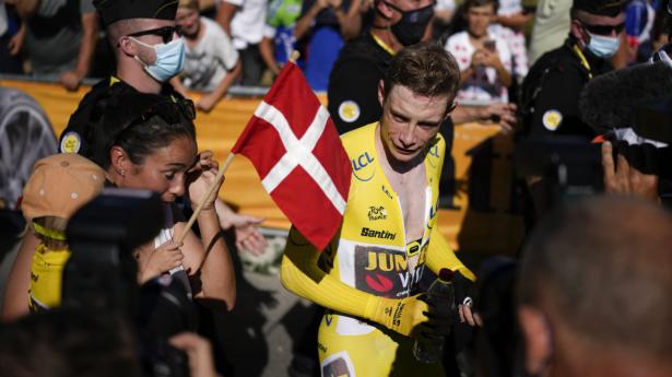 Den danske cykelstjerne Jonas Vingegaard vil blive hyldet, når han lander i København onsdag. Foto: Daniel Cole/Ritzau Scanpix