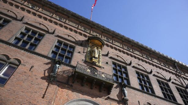 Københavns Kommune har ifølge Berlingske i flere år tjent flere penge, end man som kommune må bruge under kommunernes aftale med staten. (Arkivfoto).