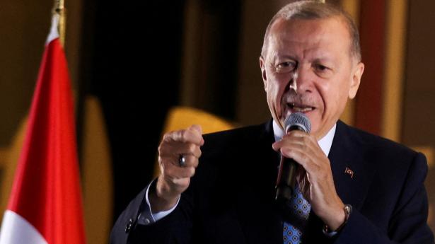 Præsident Recep Tayyip Erdogan blev genvalgt i maj. Nu har han brug for at få polstret statskassen til jordskælvsudgifter og valgløfter. (Arkivfoto).