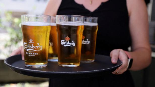 Lovforslag skal give EU muligheden for at sanktionere dem, der har været involveret i overtagelsen af vestlige virksomheders aktiviteter i Rusland. Carlsberg er blandt dem, der har givet afkald på russiske aktiviteter. Arkivfoto: Andrew Kelly/Reuters