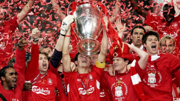 Carlsberg har været sponsor i Liverpool i mere end tre årtier. Her fejrer klubben Champions League-sejren i 2005 i Istanbul. Arkivfoto: Reuters Staff/Reuters