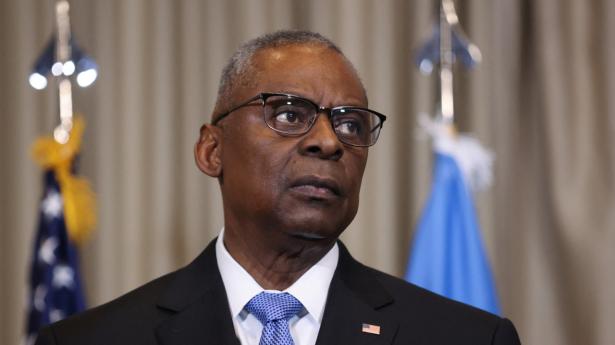 Lloyd Austin er tirsdag til stede på Ramstein-basen i Tyskland. Foto: Thilo Schmuelgen/Reuters